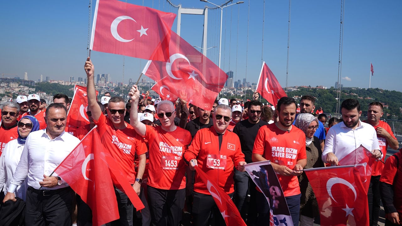 Foto - ‘İrade Bizim, Zafer Bizim’ yürüyüşü tamamlandı! 4 kilometrelik zafer korteji…
