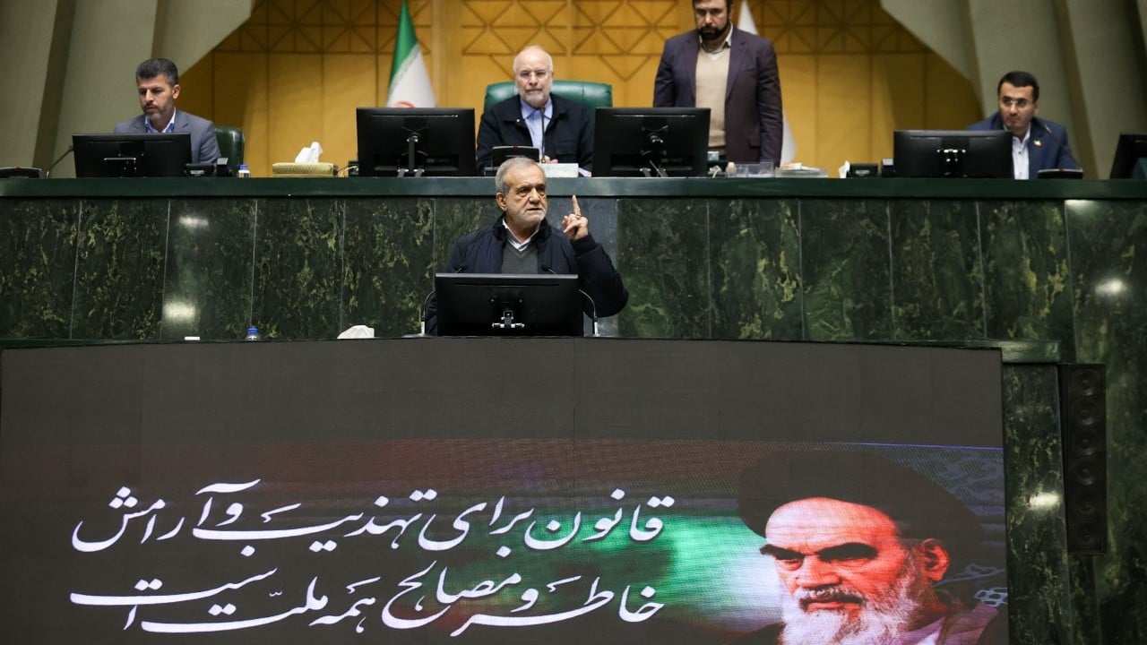 Foto - İran Cumhurbaşkanı Pezeşkiyan: Protestocuların sesini duyuyor, sorunlarını çözmek için tüm çabamızı gösteriyoruz