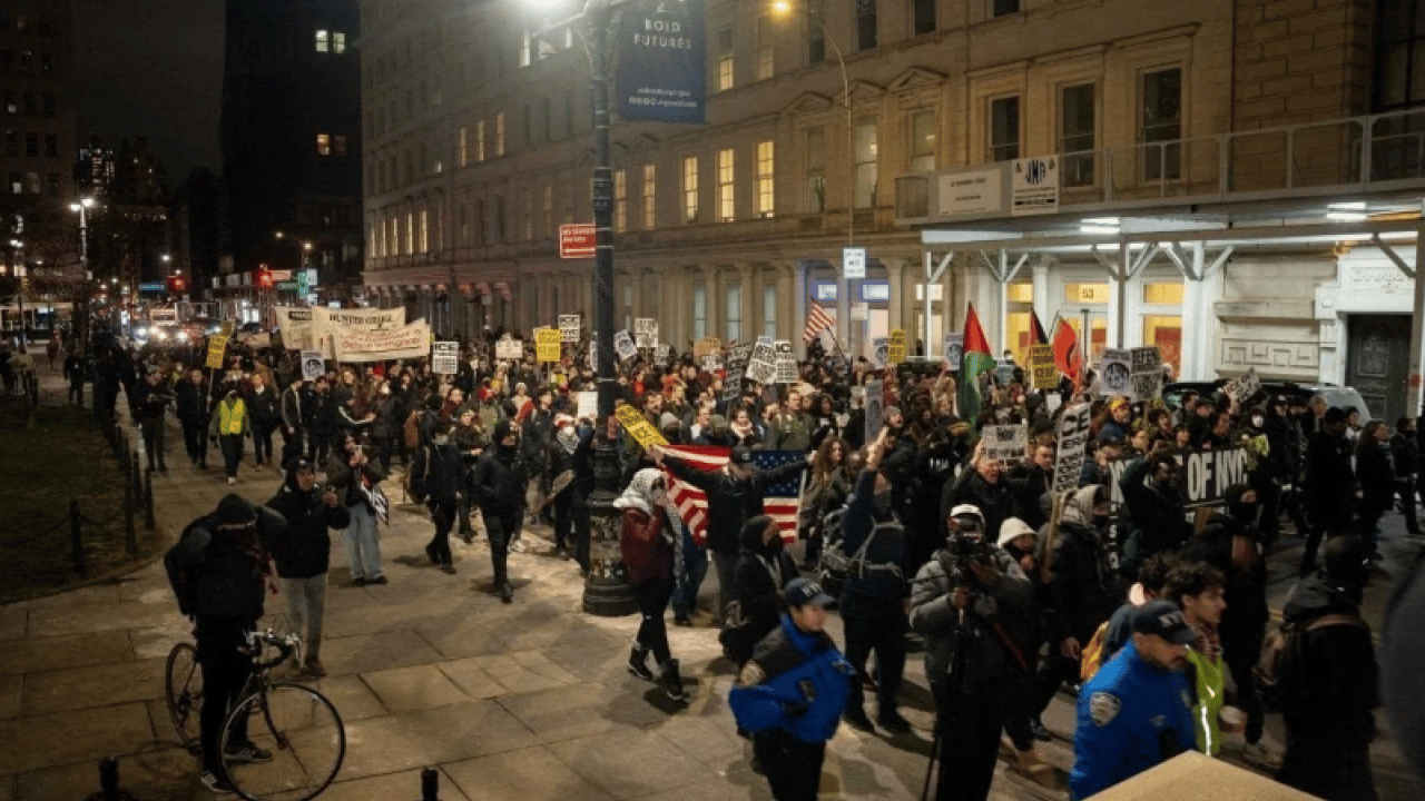Foto - İran için ortalığı ayağa kaldıran Trump kendi ülkesine sessiz! Yüz binler sokağa indi