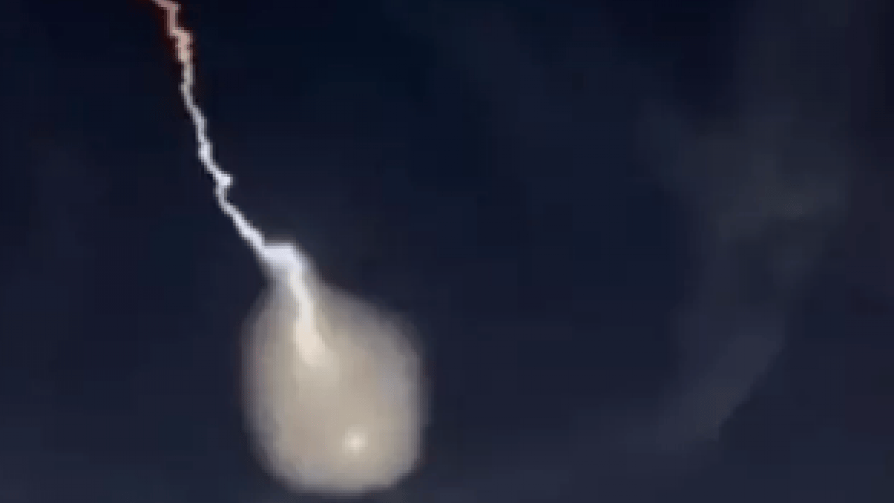 Foto - İran ordusu, Seccil füzelerini ateşledi! İsmini İslam tarihindeki Fil Vakası'ndan alan 'Pişmiş Çamur'