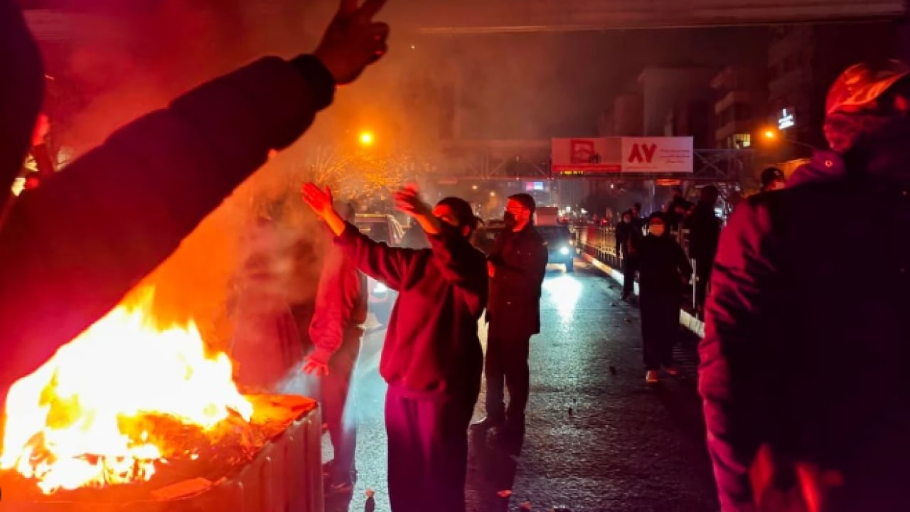 Foto - İran'da sular durulmuyor: Ölü ve tutuklu sayısı belli oldu!