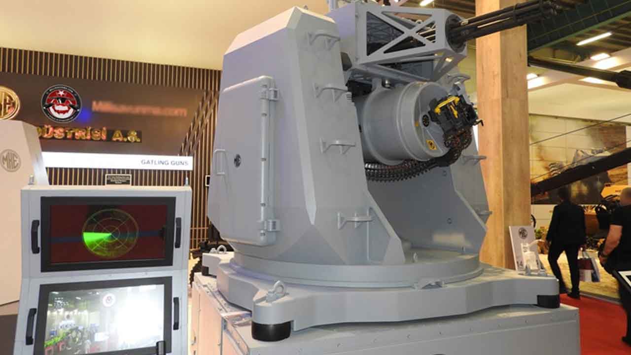 Foto - İran savaşı sürerken Türkiye yeni silahını çıkardı: Saniyede 150 mermi atıyor, hedefi cayır cayır yakıyor