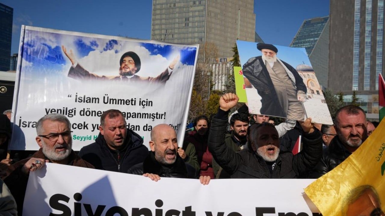 Foto - İran yasta! Ankara Büyükelçiliği’nde bayraklar yarıya indi