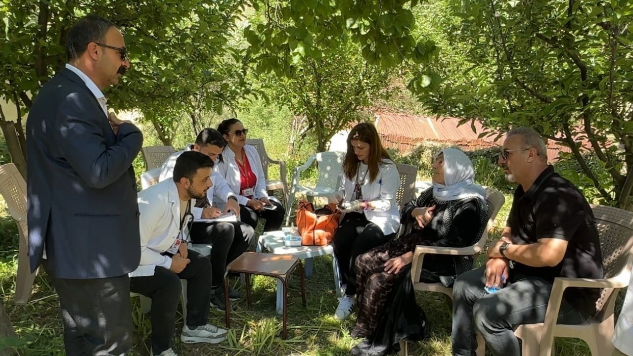 Foto - İran'a sıfır noktada sağlık nöbeti: Sağlık neferleri sıcağa meydan okuyor