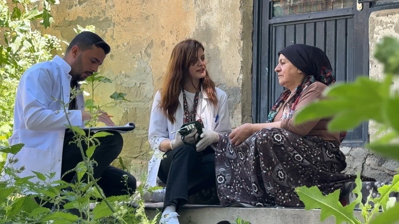 Foto - İran'a sıfır noktada sağlık nöbeti: Sağlık neferleri sıcağa meydan okuyor