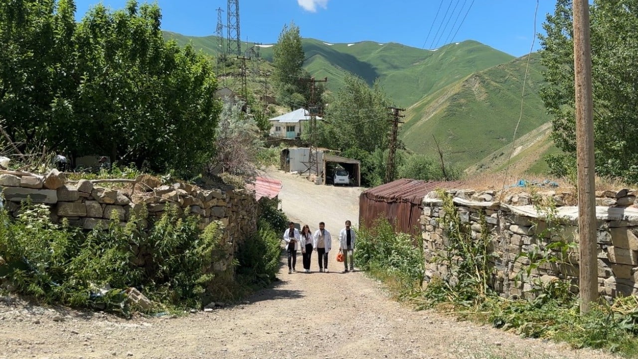 Foto - İran'a sıfır noktada sağlık nöbeti: Sağlık neferleri sıcağa meydan okuyor