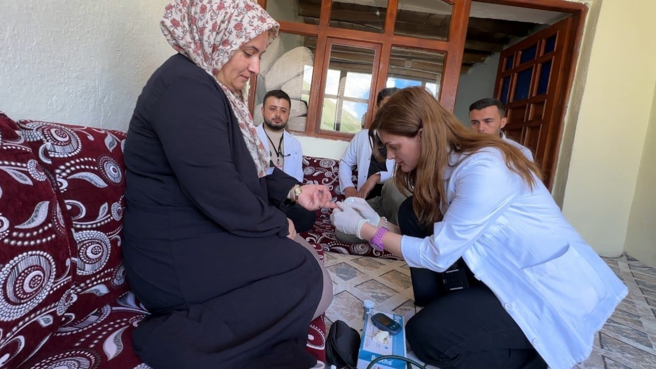 Foto - İran'a sıfır noktada sağlık nöbeti: Sağlık neferleri sıcağa meydan okuyor