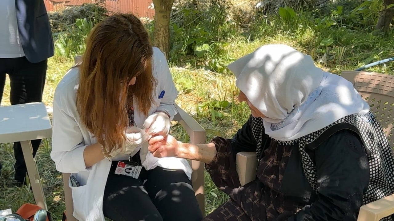Foto - İran'a sıfır noktada sağlık nöbeti: Sağlık neferleri sıcağa meydan okuyor