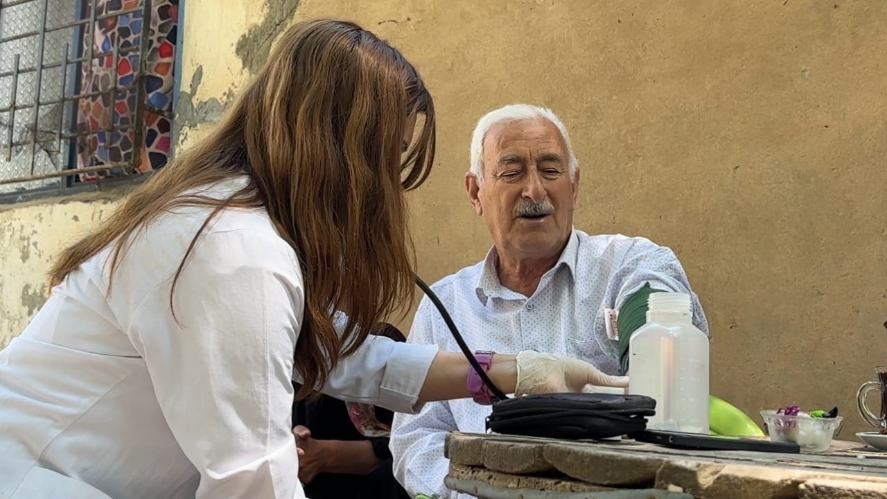Foto - İran'a sıfır noktada sağlık nöbeti: Sağlık neferleri sıcağa meydan okuyor