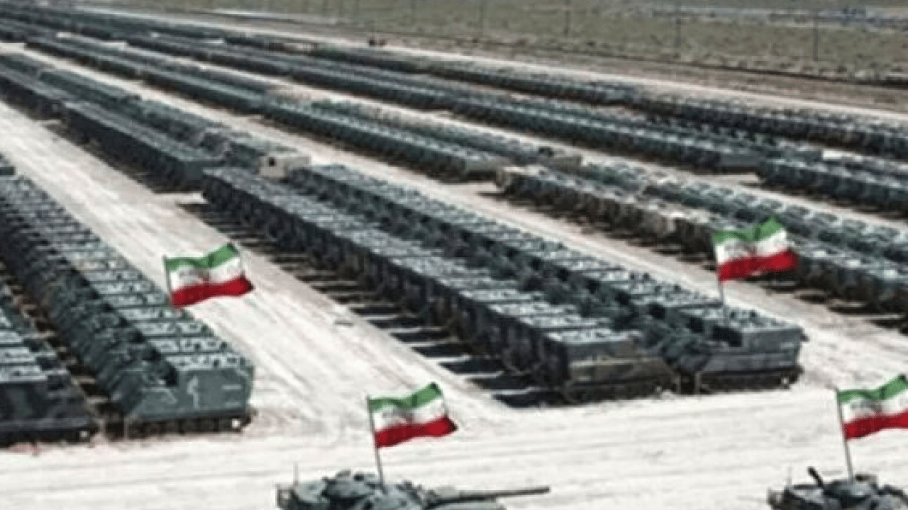 Foto - İran'da 'Eller tetikte bekliyoruz' mesajı mı? ABD'ye karşı koyabilirler mi? Ordusu ortaya çıktı!