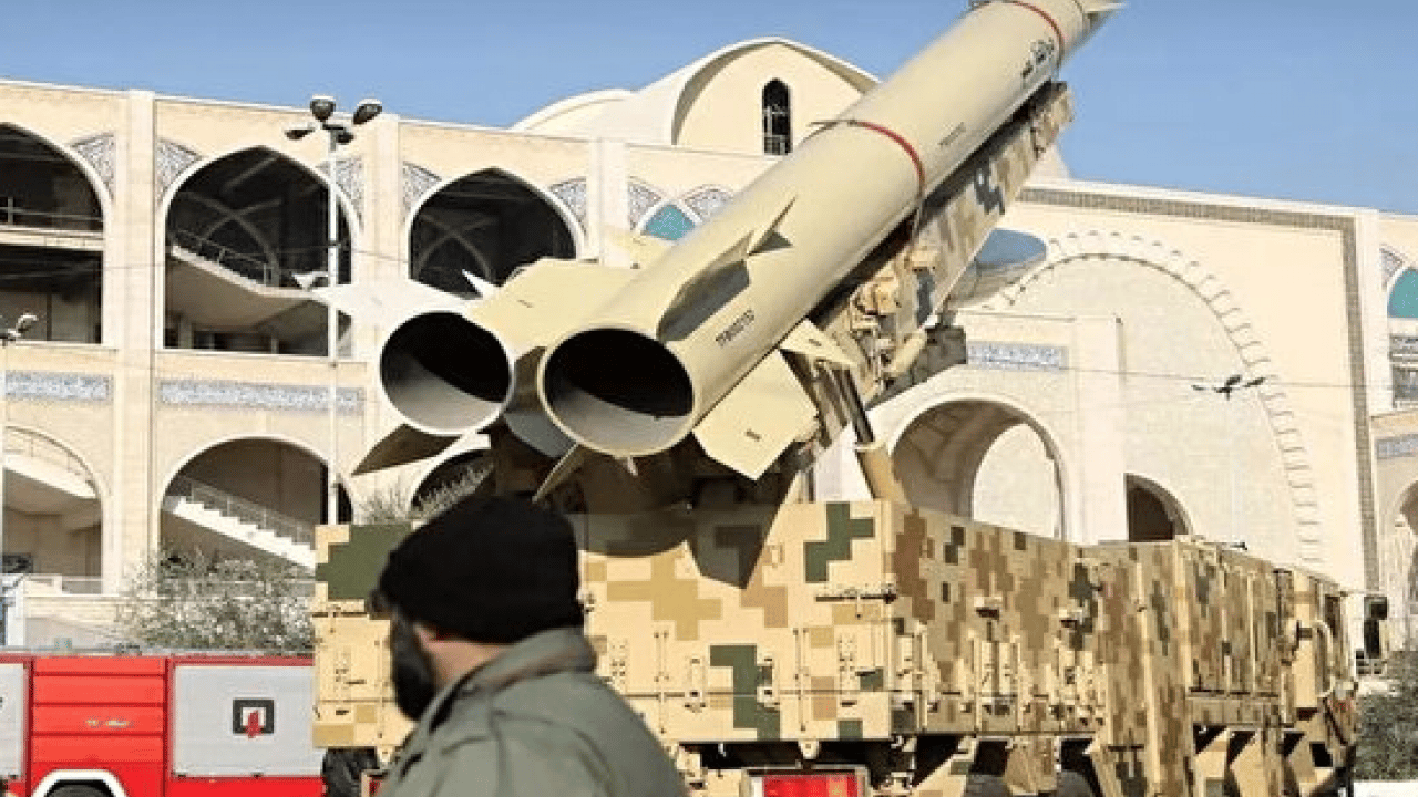 Foto - İran'da 'Eller tetikte bekliyoruz' mesajı mı? ABD'ye karşı koyabilirler mi? Ordusu ortaya çıktı!