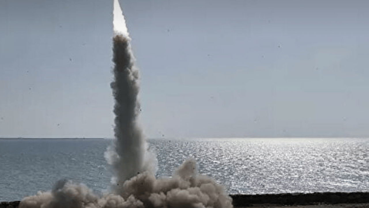 Foto - İran'da 'Eller tetikte bekliyoruz' mesajı mı? ABD'ye karşı koyabilirler mi? Ordusu ortaya çıktı!