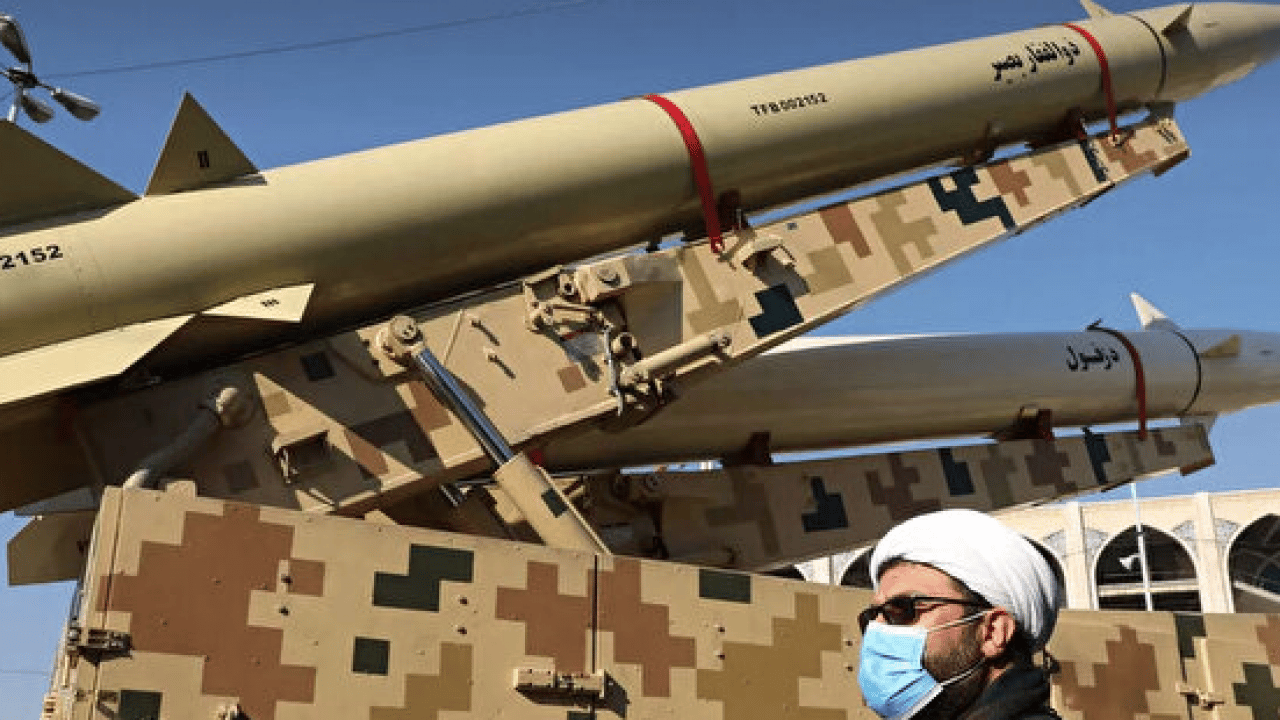 Foto - İran'da 'Eller tetikte bekliyoruz' mesajı mı? ABD'ye karşı koyabilirler mi? Ordusu ortaya çıktı!