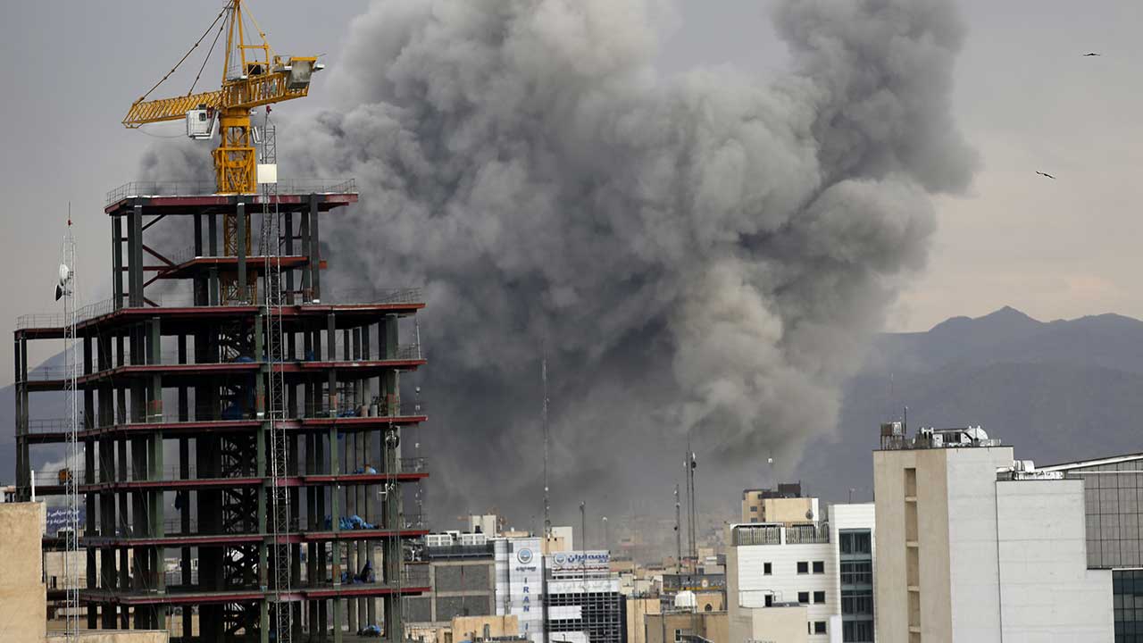 Foto - İran'da gündüz geceye döndü! Çok sayıda patlama