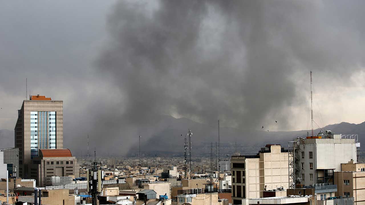 Foto - İran'da gündüz geceye döndü! Çok sayıda patlama