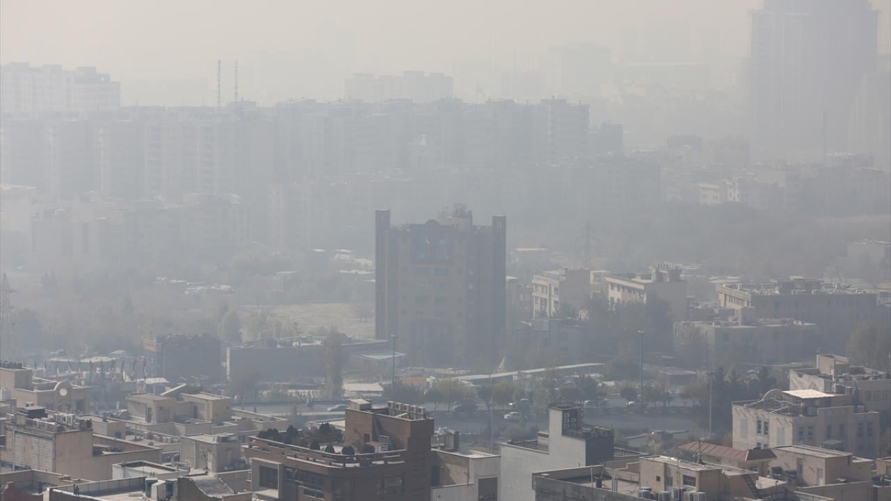 İran'da hava kirliliği arttı! Futbol müsabakaları bile ertelendi