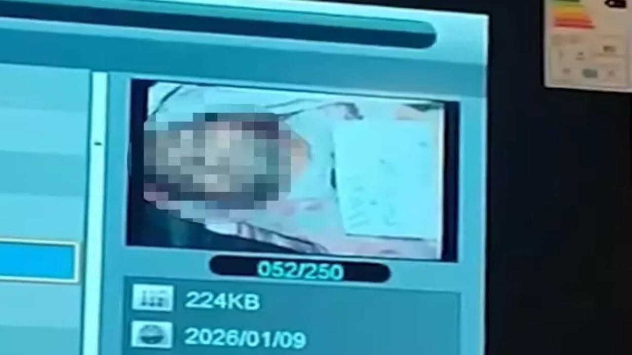 Foto - İran’da infiale yol açan görüntü! Ekrandaki detay dikkat çekti, herkes aynı yorumu yaptı