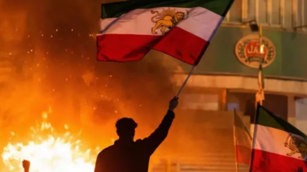 Foto - Trump ülkeyi derhal terk edin demişti: İran'da işler kontrolden çıktı!