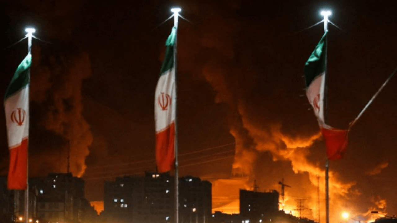 Foto - İran’da sivil yerleşim yerlerine bomba yağdı: Katliamın bilançosu ağırlaşıyor: Can kaybı 787’ye yükseldi