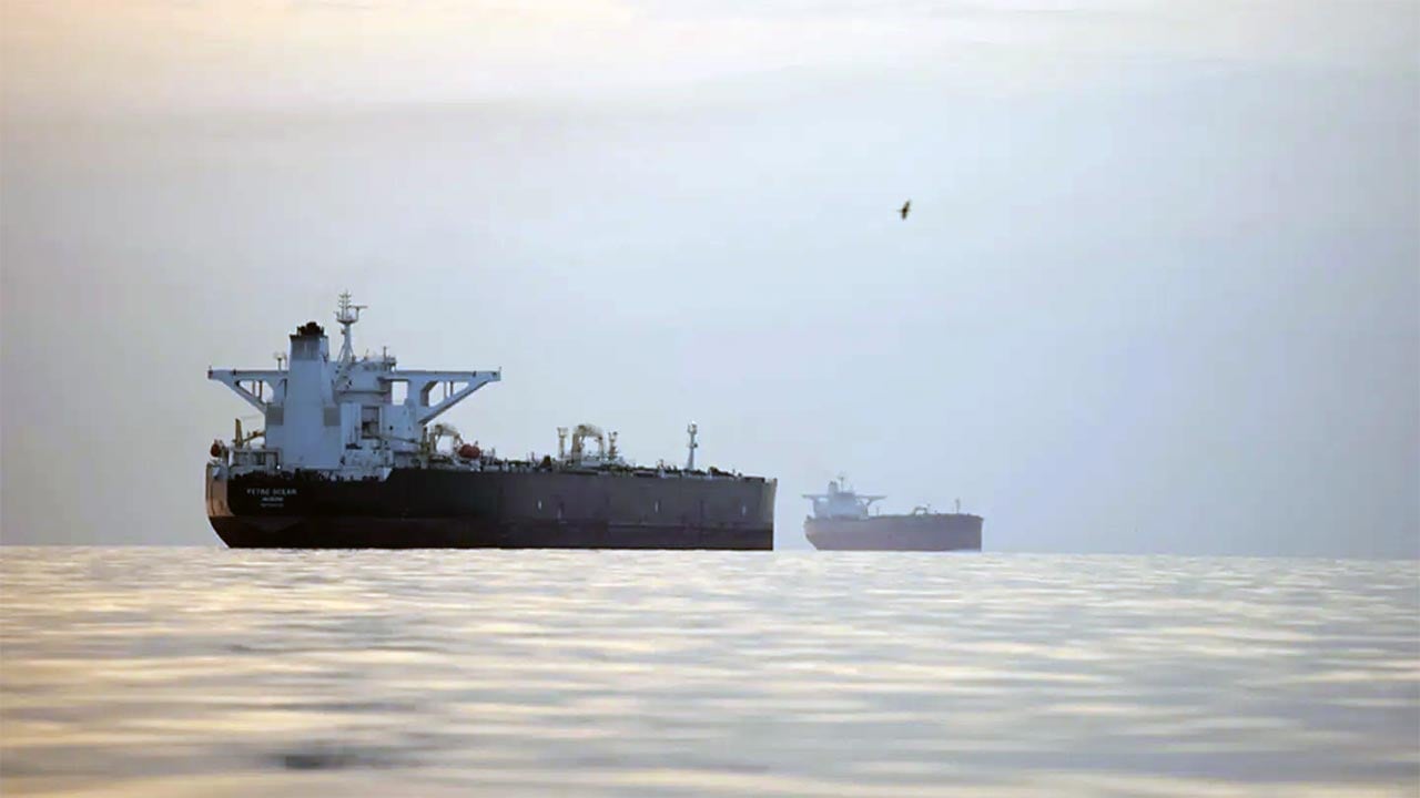 Foto - İran’dan Hürmüz Boğazı uyarısı! Petrol tankerinde patlama