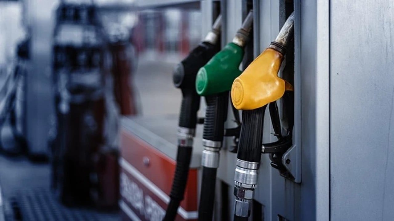 Foto - İran'ın füzeleri dünyayı yakmaya başladı! Almanya'da akaryakıt fiyatları uçuşa geçti