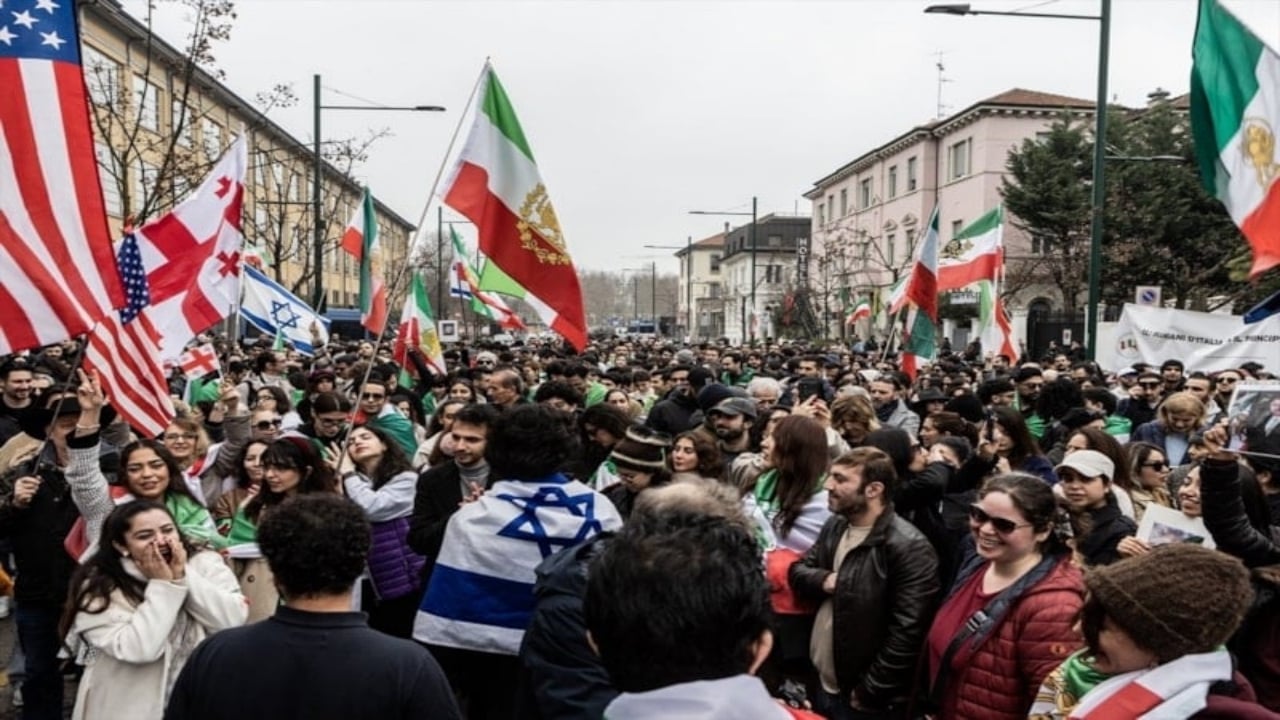 Foto - İran’ın İsrail ve ABD âşıkları ayarı Avrupa başkentinde yedi! Hristiyan kadın, balkona çıkıp Müslümanların bile yapamadığını yaptı