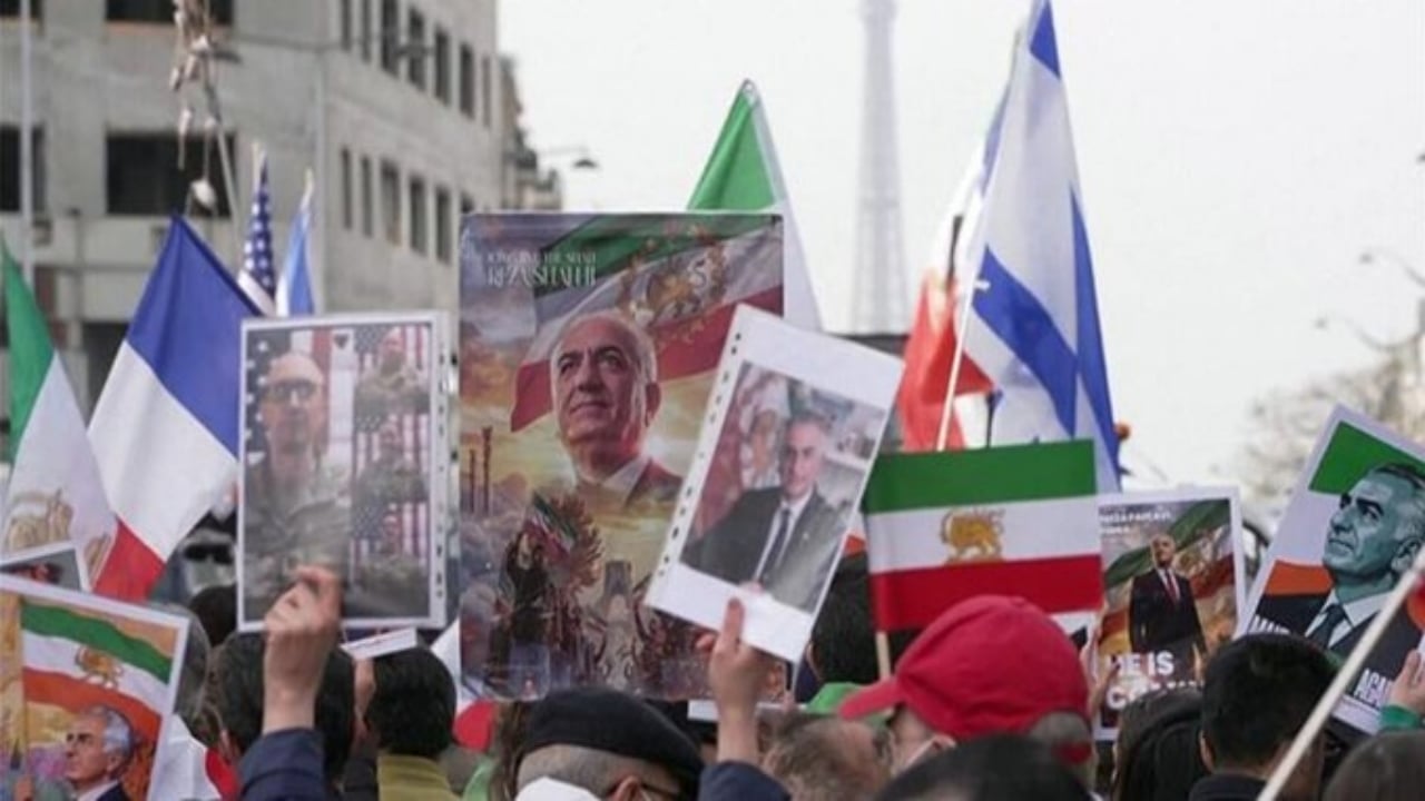 Foto - İran’ın İsrail ve ABD âşıkları ayarı Avrupa başkentinde yedi! Hristiyan kadın, balkona çıkıp Müslümanların bile yapamadığını yaptı