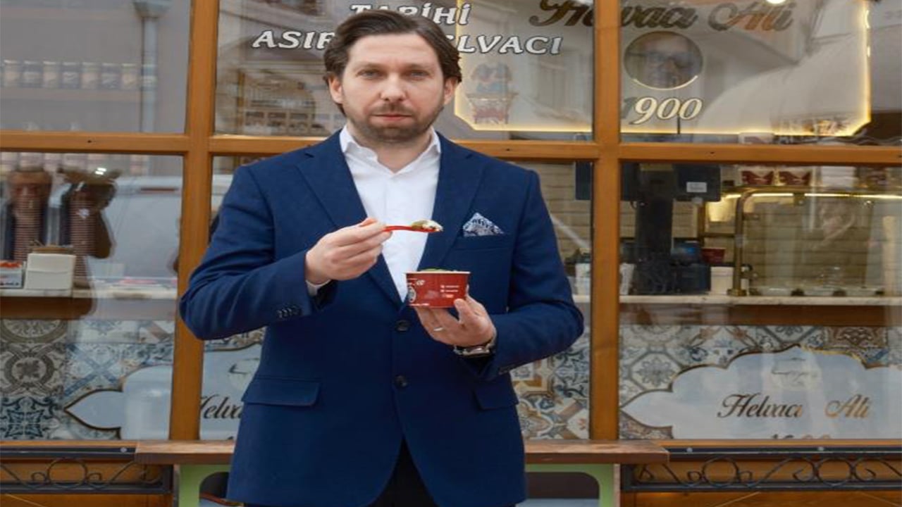 İrmik helvasını dondurmayla buluşturup dünyaya yediriyor