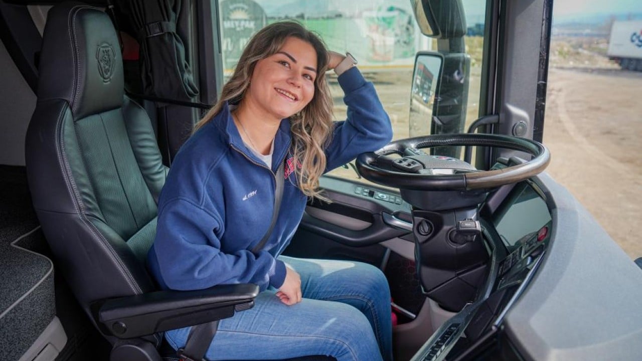 Foto - İş hayatından sıkıldı, babasının yolundan gitti! Üniversite mezunu genç kadın uzun yol tır şoförü oldu