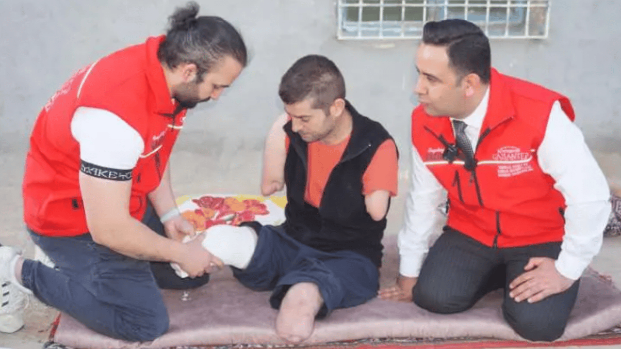 Foto - İş kazasında kolları ve ayaklarını kaybetti! Paylaştığı video hayatını değiştirdi!