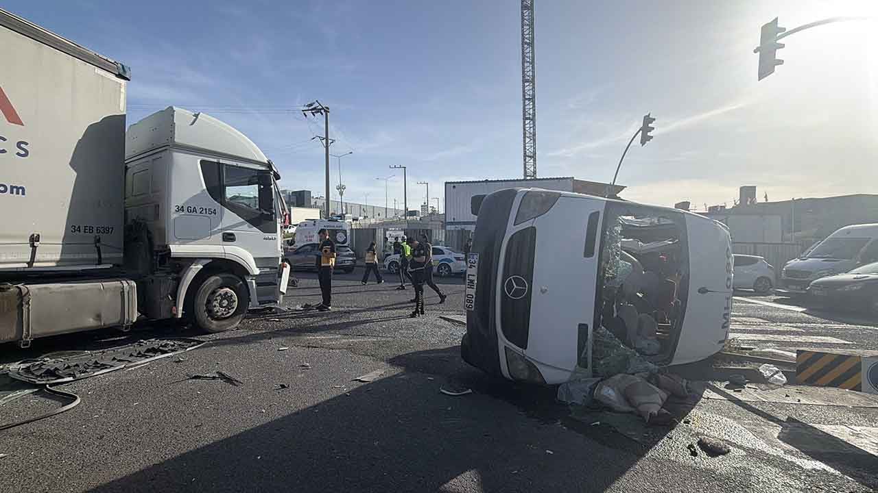 Foto - İşçi servisi ile tır çaprıştı: Ölü ve yaralılar var