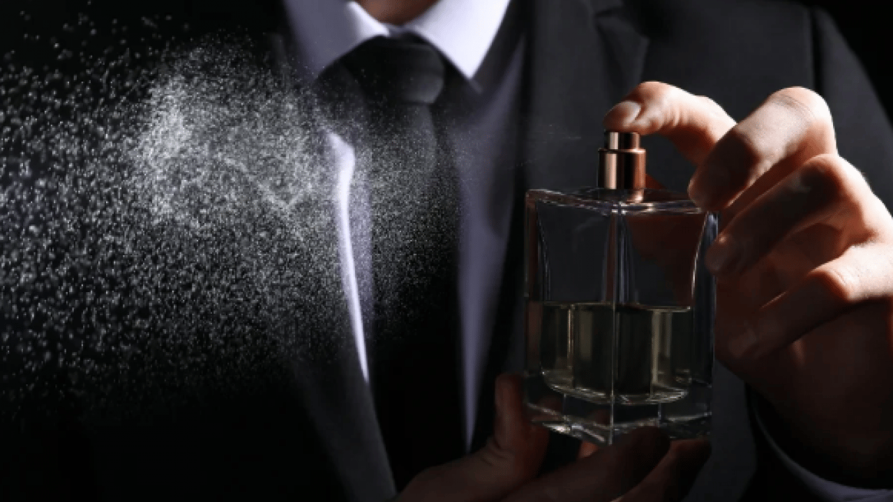 Foto - Meğer bu kadar kolaymış: İşte parfümü kalıcı hale getirmenin yolu!