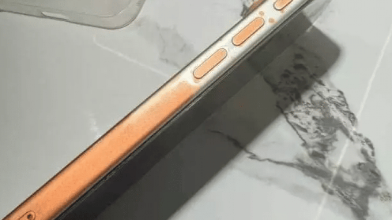 Foto - Islak mendil telefonu bu hale getirdi! 127 bin liralık telefon zarar gördü!