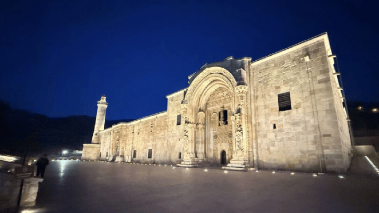 Foto - İslam dünyasında benzeri yok! Gecesi ayrı gündüzü ayrı göz kamaştırıyor