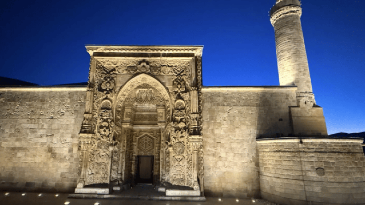 Foto - İslam dünyasında benzeri yok! Gecesi ayrı gündüzü ayrı göz kamaştırıyor