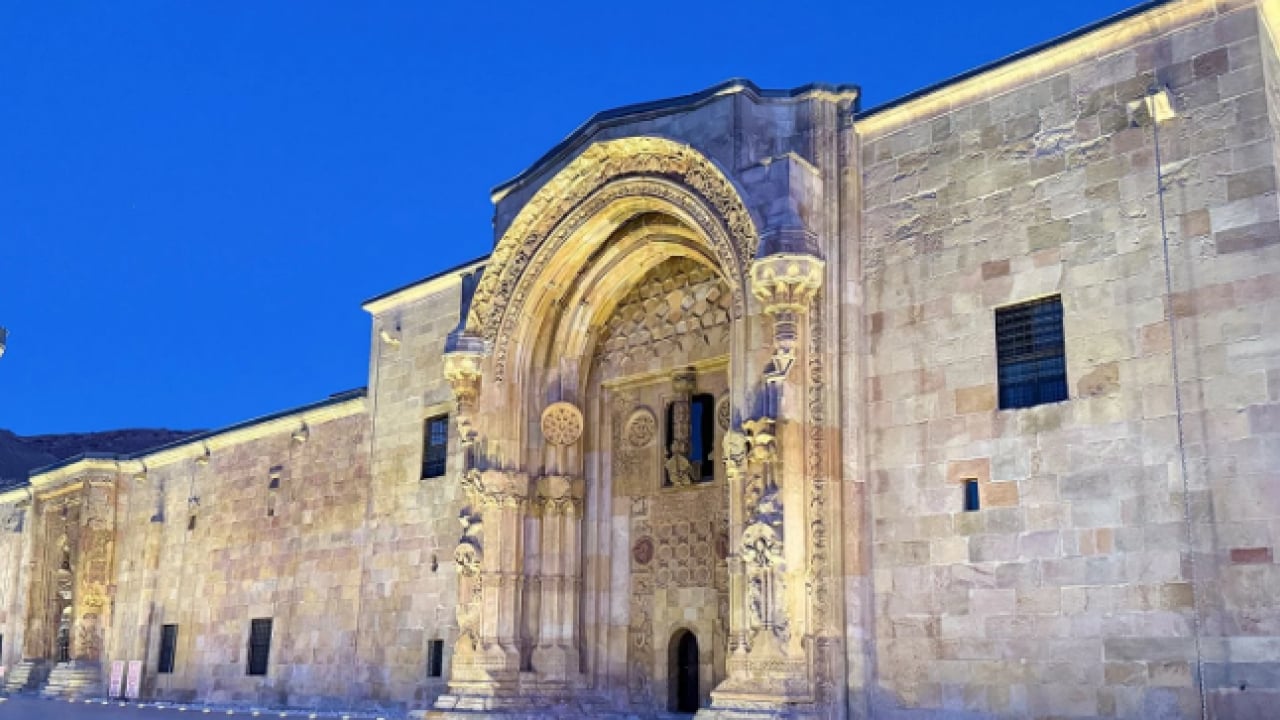 Foto - İslam dünyasında benzeri yok! Gecesi ayrı gündüzü ayrı göz kamaştırıyor