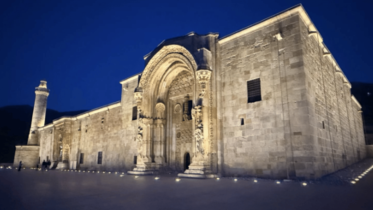 Foto - İslam dünyasında benzeri yok! Gecesi ayrı gündüzü ayrı göz kamaştırıyor