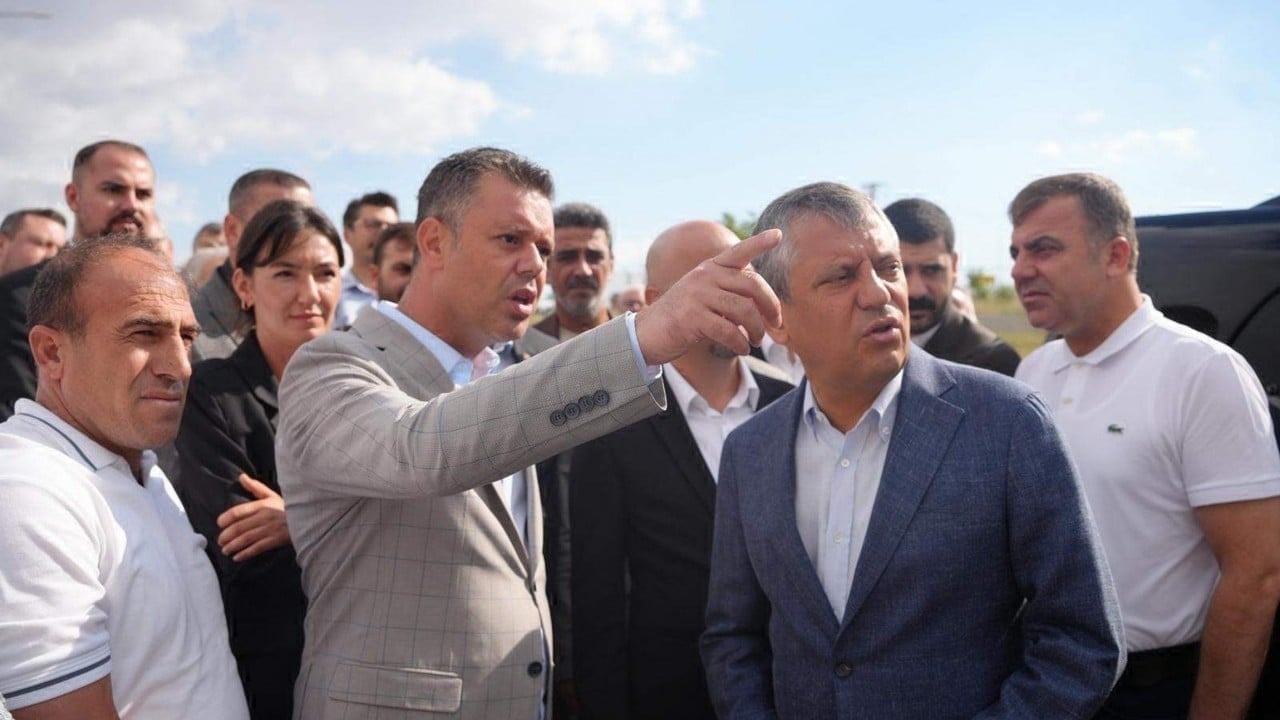 Foto - İslam’a kin kusan Deniz Göktaş, cezaevinde Özgür Özel’i görünce bakın ne yapmış