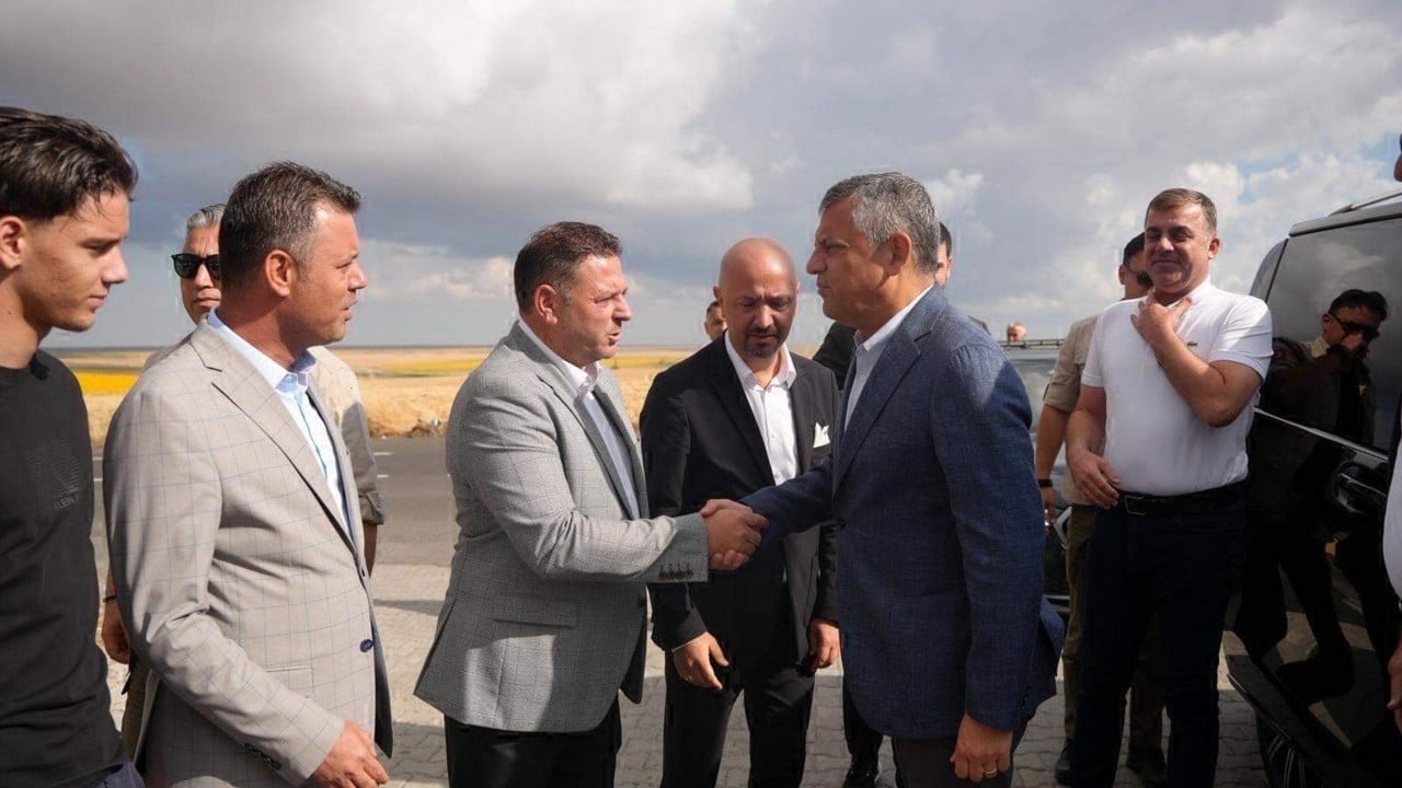 Foto - İslam’a kin kusan Deniz Göktaş, cezaevinde Özgür Özel’i görünce bakın ne yapmış
