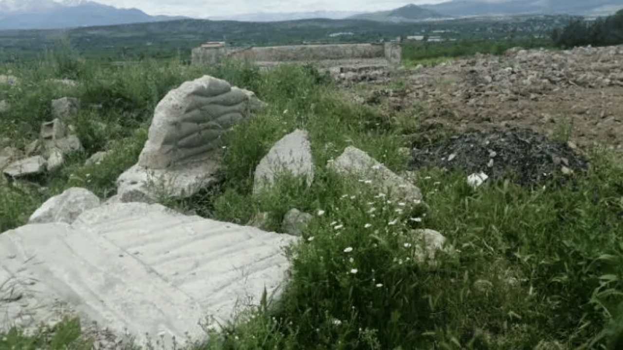 Foto - Isparta'da faciaya ramak kaldı! Yüzyıllık evden çıkan şok etti!