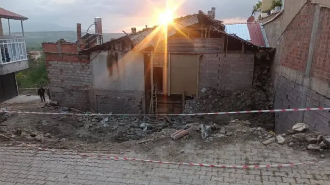Isparta'da faciaya ramak kaldı! Yüzyıllık evden çıkan şok etti!