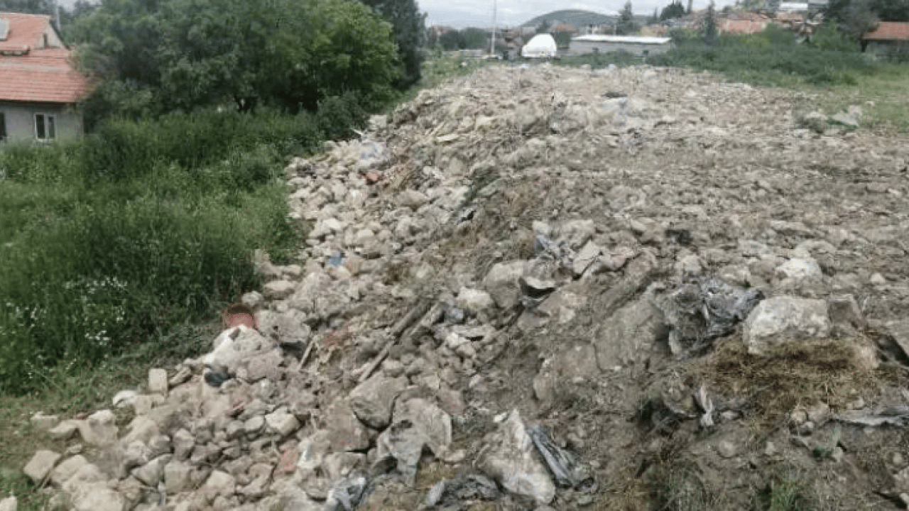 Foto - Isparta'da faciaya ramak kaldı! Yüzyıllık evden çıkan şok etti!