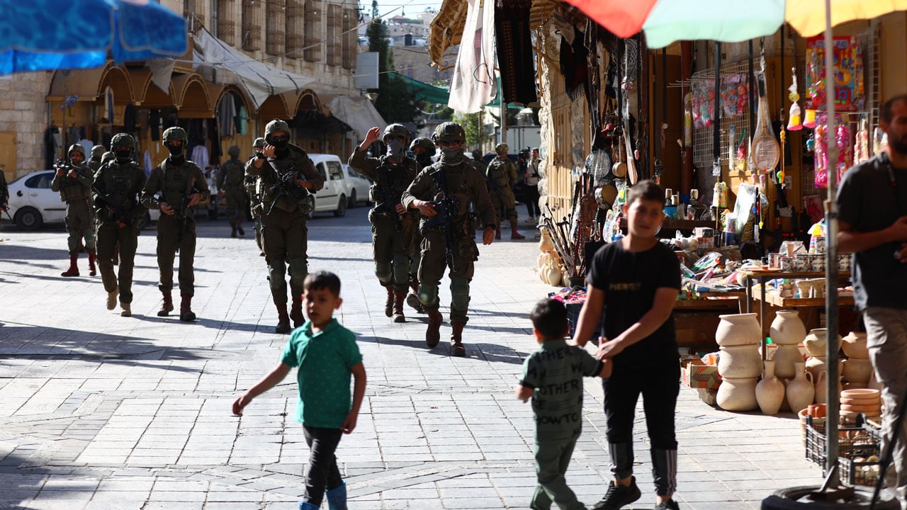 Foto - İsrail askerleri sokakları kapattı! El Halil’de çocukların geçişine izin verilmedi
