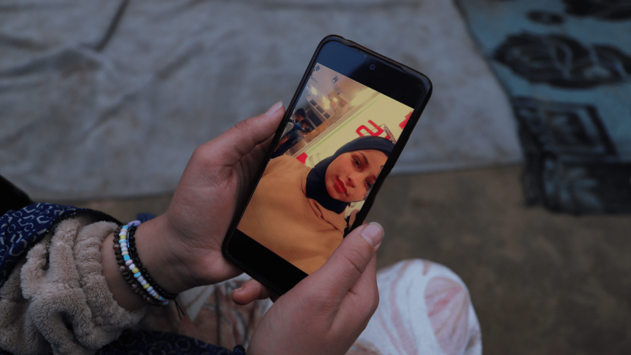 Foto - İsrail bombaları Neda’yı karanlığa mahkum etti! Oyun oynarken dünyası başına yıkıldı