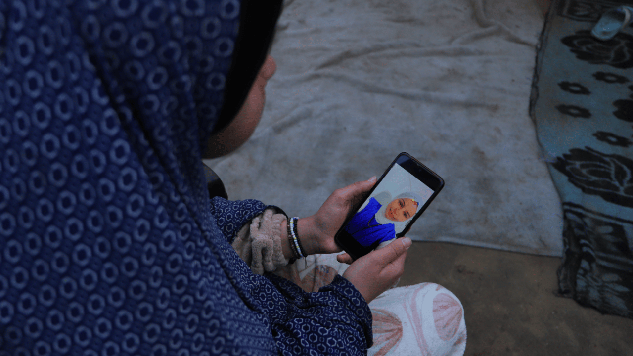 Foto - İsrail bombaları Neda’yı karanlığa mahkum etti! Oyun oynarken dünyası başına yıkıldı