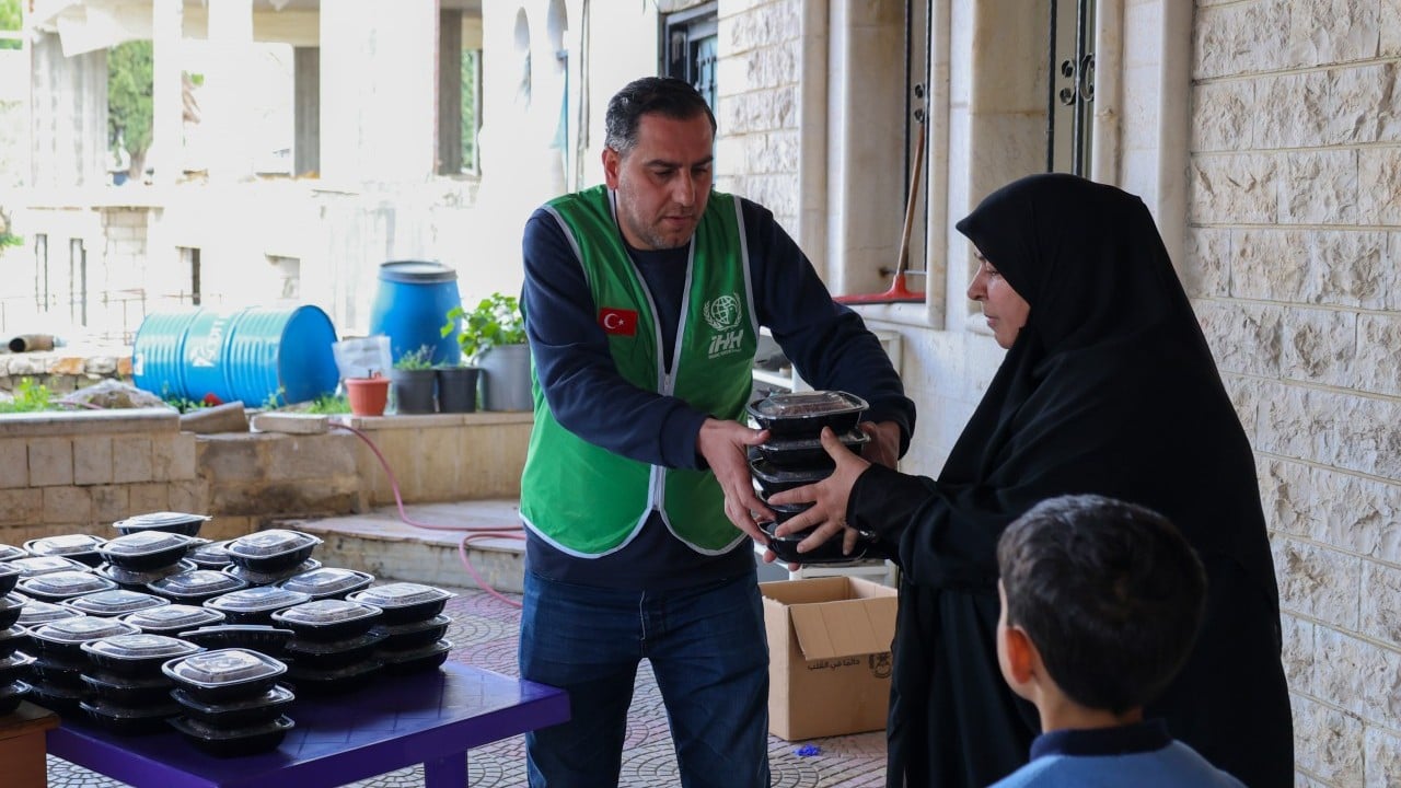 Foto - İsrail kara harekatı başlatmıştı... İHH yoksulların yardımına koştu!