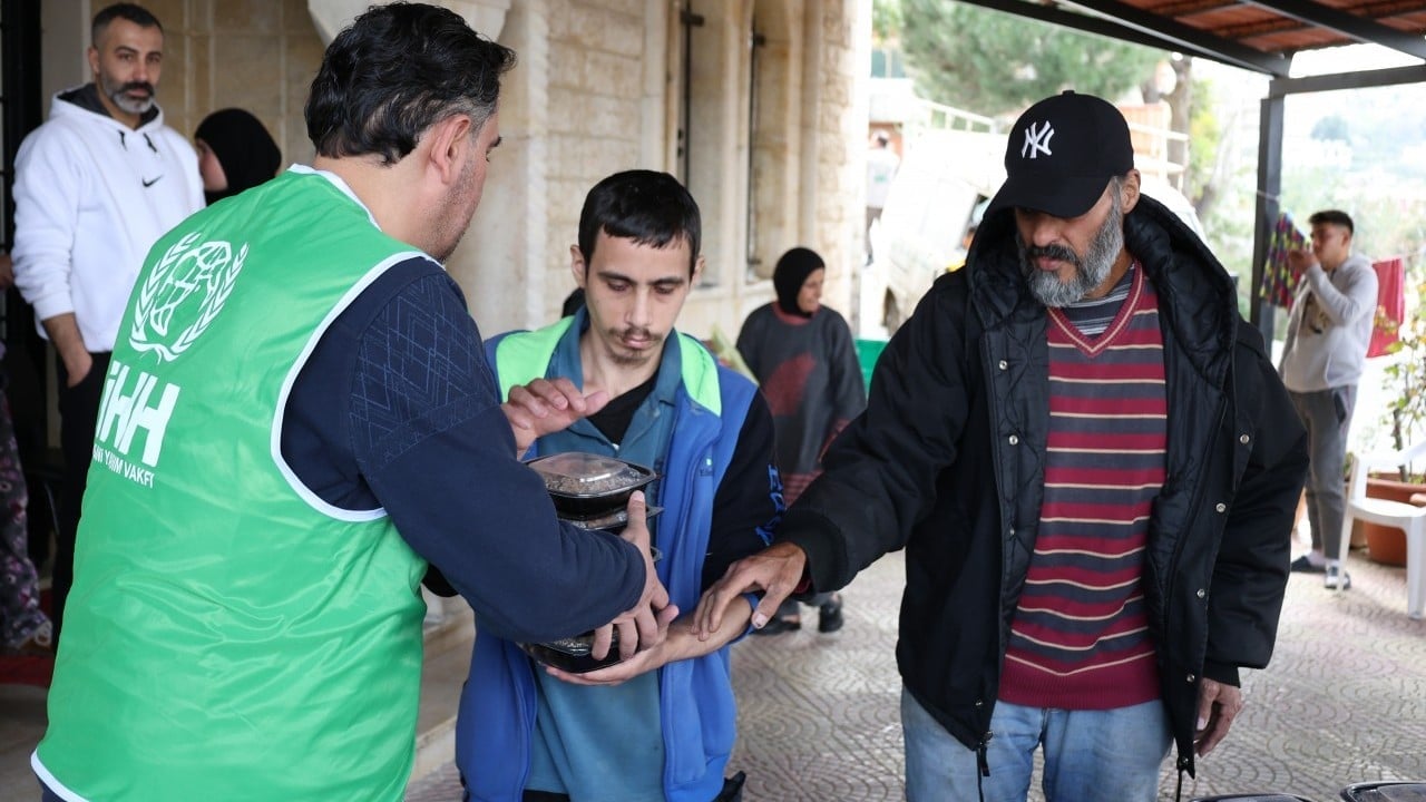 Foto - İsrail kara harekatı başlatmıştı... İHH yoksulların yardımına koştu!