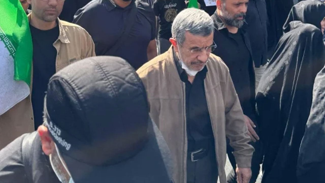 Foto - 'İsrail öldürdü' deniyordu... Ahmadinejad Hamaney'in cenazesine katıldı!