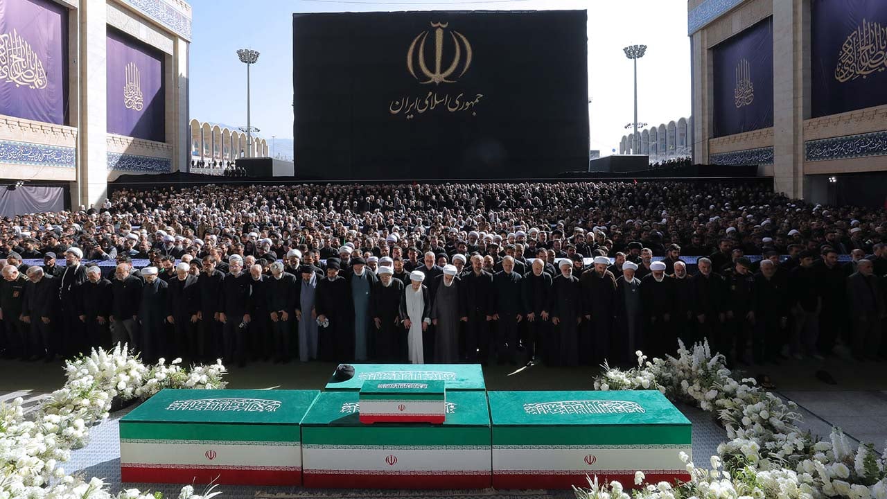 Foto - 'İsrail öldürdü' deniyordu... Ahmadinejad Hamaney'in cenazesine katıldı!