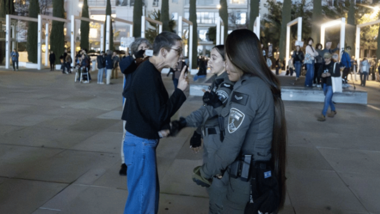 Foto - İsrail’de Netanyahu’ya tepki dalga dalga büyüyor! Savaş karşıtı protestolar sokaklara taştı